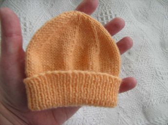 Hat for premature babies by Ann Baker | Knitting Patterns