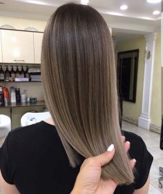 Hair trends for 2018. An excellent way to obtain touches of natural appearance.